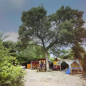 https://la-roulotte-cavaliere.fr-provencehotel.com
