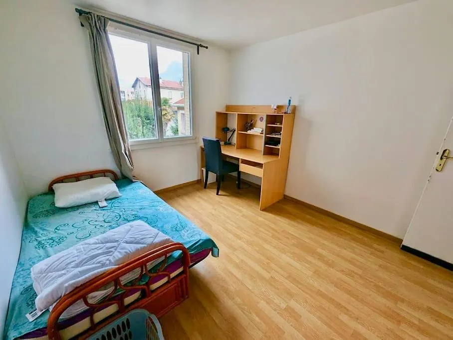 Impeccable Chambre, Bien Place, Calme & Tout Equipe Grenoble France